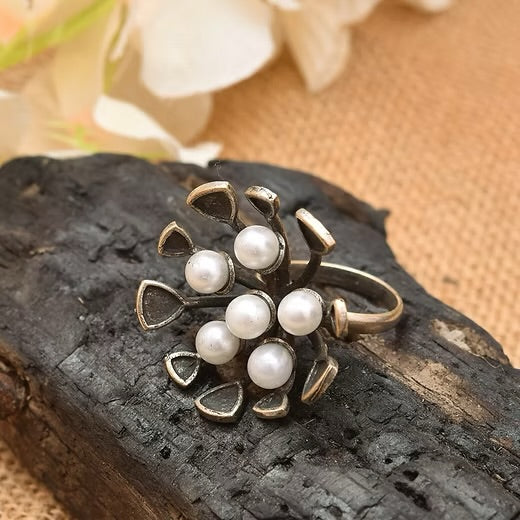 Rasrainaa’s Oxidised Adjustable Ring